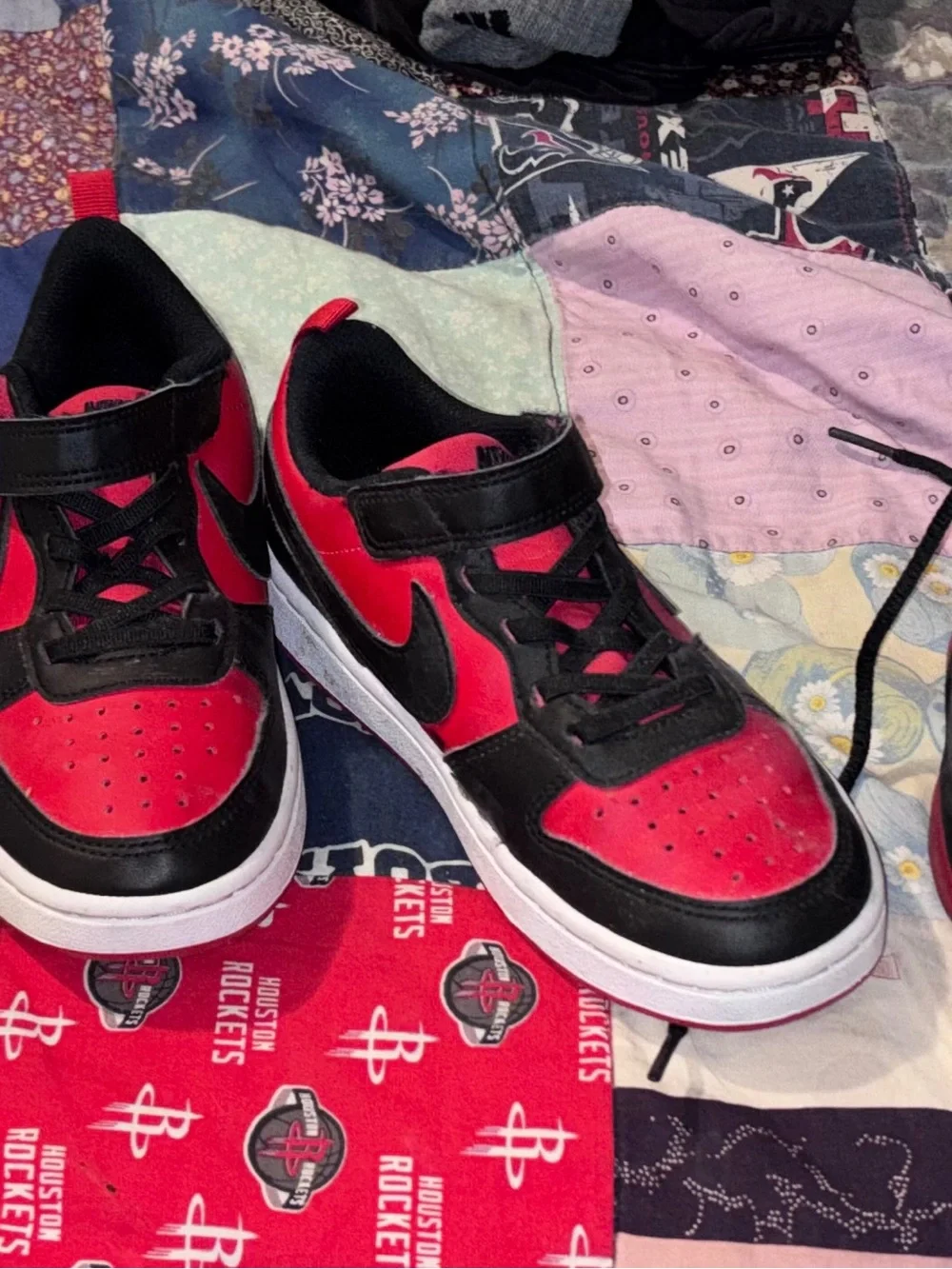 Nike Kids Red and Black Low-Top Sneakers with Hook-and-Loop Strap